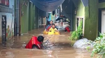 Kali Ciliwung Meluap, Banjir di Permukiman Warga Kebon Pala hingga Dua Meter