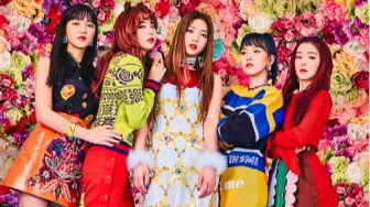 Red Flavor Karya Red Velvet: Vibe Musim Panas yang Unik dengan Tema Buah Segar