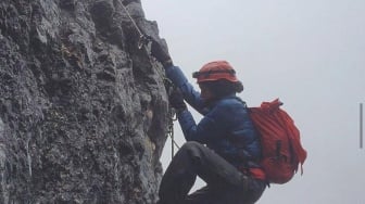 Potret Nadine Chandrawinata Kenang Pendakian di Carstensz Pyramid: Gunung Tak Pernah Berniat Jahat