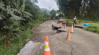 Ketakutan Warga Kampung Curug, Pergeseran Tanah Hancurkan Rumah Dekat Tempat Tinggal Prabowo