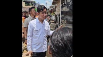 Gibran Tinjau Langsung Pengungsi Banjir Bekasi, Pastikan Kebutuhan Ramadan Terpenuhi