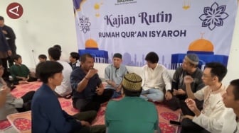 Inspiratif! Pesantren Kilat Ajarkan Tuli Membaca Alquran dengan Isyarat Tangan