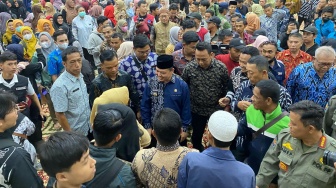 Ratusan Guru Honorer Kalbar Selamat dari PHK! Gubernur Pastikan Tetap Digaji