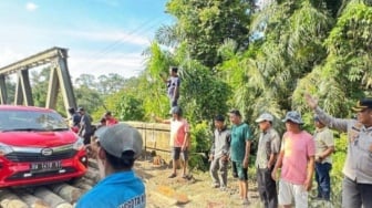 Jalan Alternatif Jambi-Sumbar di Padang Lamo Cuma Bisa Dilewati Kendaraan Jenis Ini