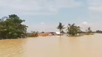 Banjir Belum Surut, Ratusan Warga Karawang di Sejumlah Daerah Masih Mengungsi