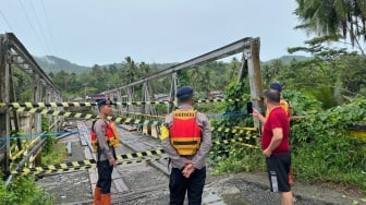 Jembatan di Nias Barat Putus Diterjang Banjir Bandang, Satu Nelayan Hanyut