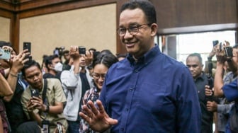 Anies Baswedan saat menghadiri sidang dakwaan Tom Lembong di Pengadilan Tindak Pidana Korupsi (Tipikor), Jakarta, Kamis (6/3/2025). [Suara.com/Alfian Winanto]
