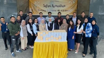 Sambut Kebahagiaan Ramadan, KB Bank Bagikan Takjil untuk Masyarakat di Bandung