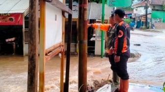 Satu Warga Tewas dan Tujuh Hilang Akibat Banjir dan Longsor di Kabupaten Sukabumi