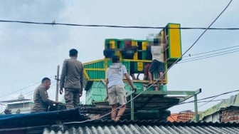 Dicurigai untuk Judi, Satpol PP Bongkar 7 Bekupon di Gubeng Masjid Surabaya