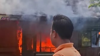 Warung di Pantai Kukup Ludes Terbakar, Diduga Api Kompor Sambar BBM