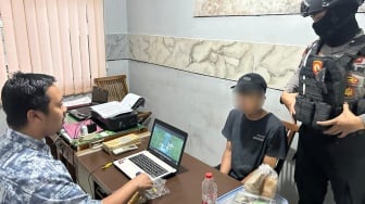 Apa Itu Voyeurisme? Dalih Penyakit yang Diderita Pengintip Wanita Mandi di Solo