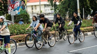 Sneaker Bergaya Y2K dengan Sentuhan Warna Bold Jadi Tren Baru yang Ikonik