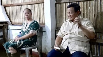 Momen Prabowo Telepon Kepala BGN dari Lokasi Banjir Babelan: Di Bekasi Sudah Berapa Dapur?