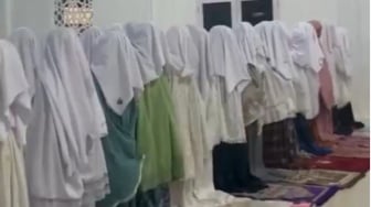 Apa Itu Suluk? Viral Jamaah Sholat dengan Wajah Ditutup Kain, Dikira Aliran Sesat