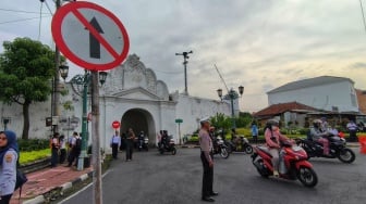 Ujicoba Satu Arah Plengkung Gading Mulai Diberlakukan, Sejumlah Pengendara Motor Kecelik