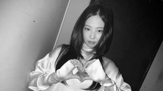 Jennie BLACKPINK Ciptakan Tren dengan Potongan Rambut Layer Panjang yang Elegan