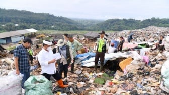 Hujan Berkepanjangan, Gunungan Sampah di TPA Sarimukti Longsor