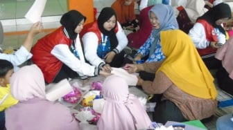 Mahasiswa Giat 11 Unnes Gelar Pelatihan Membuat Bucket Snack pada Ibu PKK