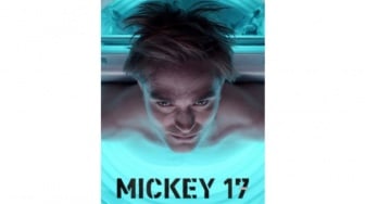 Ada Kritik Sosial yang Dibalut Dark Comedy dalam Film Mickey 17