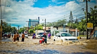 Mobil Terendam Banjir? Cegah Kerusakan dengan 5 Tips ini