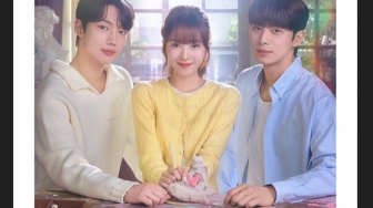 Roh Jeong Eui Diapit 2 Pria Tampan di Poster Baru Drama Crushology 101