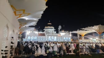 Antara Deflasi dan Pahala: Kotak Amal Masjid di Aceh Menyusut?