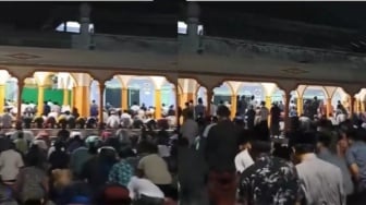 Video Viral Sholat Tarawih Tercepat di Blitar, 5 Menit Sudah Selesai: Emang Sah Yah?