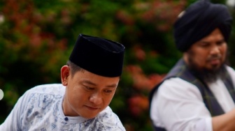 Bukan Dadakan, Ini Doa Ustaz Derry Sulaiman Sebelum Bobon Santoso Mualaf