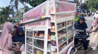 Viral Cewek Gabut Jualan 'Skincare Keliling', Respon Masyarakat Tak Terduga