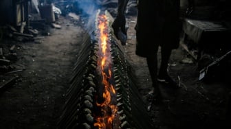 Intip Produksi Lemang Tapai di Jakarta untuk Santapan Buka Puasa