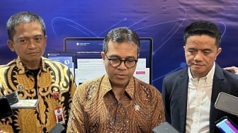 Kantornya Digeledah Terkait Kasus Korupsi PDNS, Wamen Komdigi: Kita Serahkan Proses Hukumnya