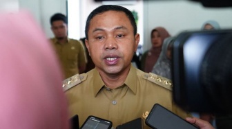 Pusingnya Gubri Abdul Wahid, Belum Apa-apa Sudah Hadapi Tunda Bayar Rp2,2 Triliun