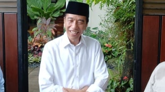 Kembali Difitnah Soal Kirim Utusan ke PDIP, Jokowi: Diam dan Senyumin Aja