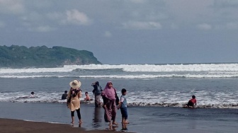 Waspada! Gelombang Tinggi Ancam Perairan Selatan Jateng, Nelayan dan Wisatawan Diminta Berhati-hati