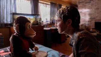 5 Alasan Kamu Harus Nonton Film The Monkey, Kocak dan Sadis Abis!