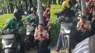 Viral! Trotoar Jadi 'Jalan Ninja', Bapak Ini Malah Kena Marah Pengendara Motor!