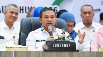 Rekam Jejak Abdul Wahid, Gubri yang Pusing Hadapi Defisit Anggaran Capai Triliunan