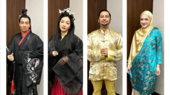 Seru! 7 Momen Hesti Purwadinata dan Geng Bukber Pakai Outfit Khas Tiongkok