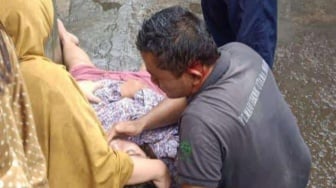 Tragis! Main HP Saat Hujan, 2 Warga Cileungsi Bogor Tersambar Petir