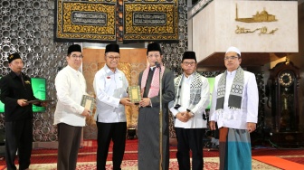 Peringati Nuzulul Quran, APP & Sinar Mas Wakafkan 5.000 Alquran ke Masjid Istiqlal