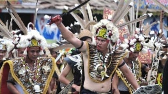 5 Senjata Tradisional Suku Dayak dan Sejarahnya