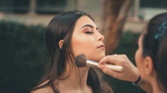 10 Kesalahan Makeup yang Masih Sering Dilakukan dan Cara Menghindarinya