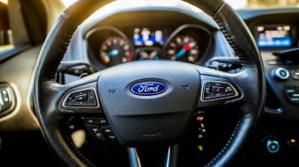 Diancam PHK, Karyawan Ford Mogok Kerja