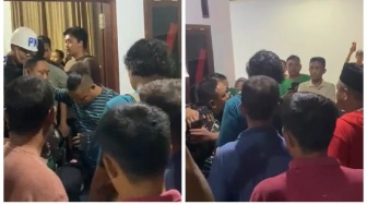 Detik-detik Penangkapan Oknum TNI Penembak 3 Polisi Di Way Kanan, Sempat Dipeluk Kerabat