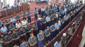 Sesko TNI Gelar Salat Gaib dan Doa Bersama untuk 3 Polisi yang Gugur di Lampung