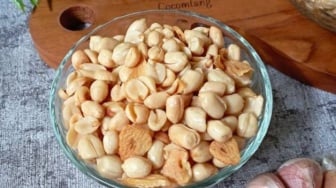 Persiapan Lebaran, 11 Tips Menggoreng Kacang Bawang yang Gurih dan Renyah