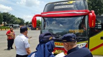 Terminal Kalideres Lakukan Ramp Check Terhadap Puluhan Bus AKAP