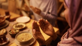 Haid di Bulan Ramadhan? Ini Doa Niat Qadha Puasa yang Wajib Kamu Tahu