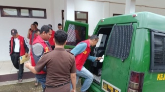 Detik-detik 6 Tersangka Dugaan Korupsi PNPM di Solok Selatan Dijebloskan ke Penjara